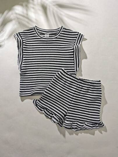 SHEIN Playful Pals مجموعتان من توب بأكمام كشكش وفوق رقبة مدورة مخطط باللون الأسود والأبيض مع شورت للأطفال الرضع والأطفال الصغار من عمر 0-3 سنوات، ملابس كاجوال مريحة للاستخدام اليومي أو الإجازات