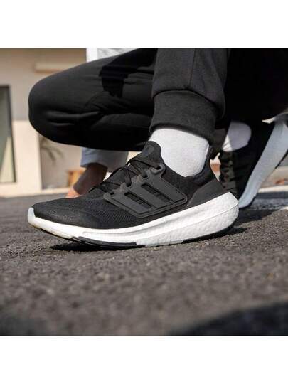 أديداس رجالي/نسائي 2026 ربيع جديد أحذية الجري ULTRABOOST LIGHT، خفيفة الوزن ماصة للصدمات وقابلة للتنفس مريحة GY9351