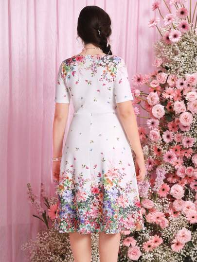 SHEIN فستان كاجوال على شكل حرف V بياقة مزروعة بالزهور لفتاة مراهقة