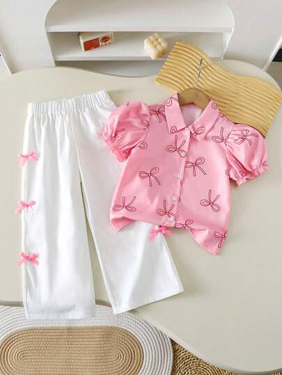 SHEIN Genkimix Kids مجموعة من 2 قطعة تتألف من قميص بأكمام منتفخة مطبوع عليه فراشات وبنطلون طويل مزين بفيونكة لفتاة صيف عادي