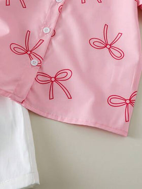 SHEIN Genkimix Kids مجموعة من 2 قطعة تتألف من قميص بأكمام منتفخة مطبوع عليه فراشات وبنطلون طويل مزين بفيونكة لفتاة صيف عادي