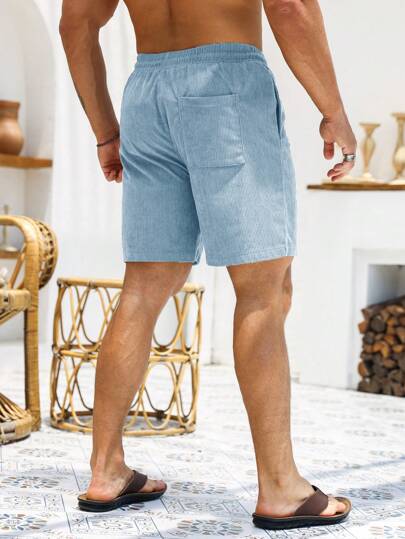 Manfinity Homme شورت رجالي فضفاض مع تفاصيل شعار مطبوع وخصر بسحاب للشاطئ والعطلات، من الكوردروي، للخريف/الشتاء