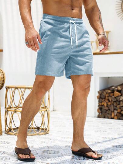 Manfinity Homme شورت رجالي فضفاض مع تفاصيل شعار مطبوع وخصر بسحاب للشاطئ والعطلات، من الكوردروي، للخريف/الشتاء