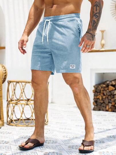 Manfinity Homme شورت رجالي فضفاض مع تفاصيل شعار مطبوع وخصر بسحاب للشاطئ والعطلات، من الكوردروي، للخريف/الشتاء