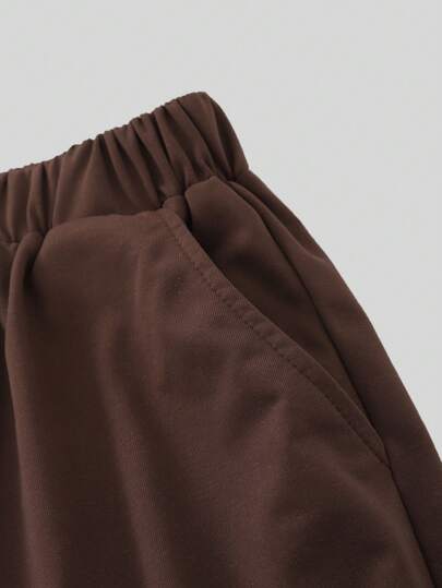 SHEIN سروال قصير رخو للمراهقين الأولاد خفيف بطباعة حرفي بسيط