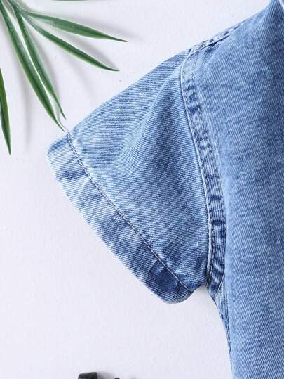 SHEIN طقم ملابس صيفي كاجوال للأطفال الصبيان، جينز برمودا أزرق فاتح منقوع، مناسب للصيف