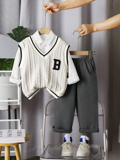 SHEIN Streecool Kids مجموعة من 3 قطع للصبي الصغير بأسلوب أكاديمي كاجوال ، تشمل صدرية رقبة على شكل حرف V مصنوعة من التريكو + قميص كاجوال + سراويل منسوجة, طريقة ارتداء متعددة، مناسبة للخروجات اليومية ، للخريف والشتاء