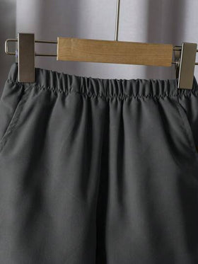 SHEIN Streecool Kids مجموعة من 3 قطع للصبي الصغير بأسلوب أكاديمي كاجوال ، تشمل صدرية رقبة على شكل حرف V مصنوعة من التريكو + قميص كاجوال + سراويل منسوجة, طريقة ارتداء متعددة، مناسبة للخروجات اليومية ، للخريف والشتاء
