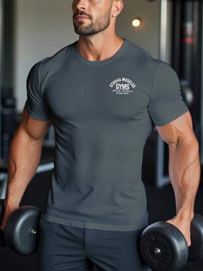 Manfinity Sport Corelite ملابس علوية رياضي قصير الأكمام كاجوال للرجال مطبوع عليه حرف، ملابس علوية لصالة الألعاب الرياضية