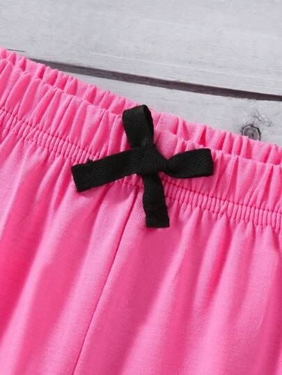 SHEIN Genkimix Kids مجموعة بنطلون وتي شيرت كاجوال مطبوع بالأزهار للفتيات الصغيرات، مناسبة للنزهات اليومية والأنشطة الرياضية، مجموعات ملابس صيفية للفتيات الصغيرات مع أكمام قصيرة