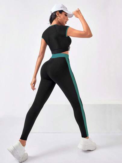 SHEIN Sport Studio بدلة رياضية للنساء متكونة من سترة بأكمام راجلان مقصر مع نقشات ملونة وسروال ضيق