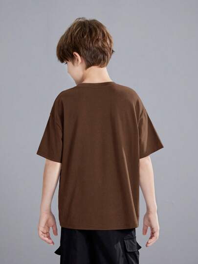 SHEIN تي شيرت صبي مراهق بتصميم فاتح عريض القياس للرياضة والاستخدام اليومي بياقة مستديرة وأكمام قصيرة