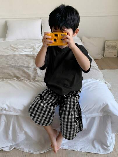 Dazy Kids مجموعة من تي شيرت أكمام قصيرة وبنطلون مخطط نسيج منسوج للأطفال الصغار، طقم ملابس منزلية، موسم الربيع/الصيف