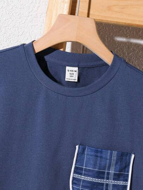 SHEIN مجموعة الملابس المنزلية للصبيان في سن المراهقة يتضمن تيشيرت بلون أزرق عشوائي الشكل مختلط مع سروال قصير بنقشة المربعات