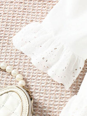 SHEIN مجموعة من قطعتين للبنات المراهقات: توب كتف منخفض مزين بكشكشة وبنطلون جينز مزين باللؤلؤ، طقم ملابس جميل للارتداء الكاجوال في الصيف