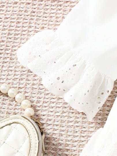 SHEIN مجموعة من قطعتين للبنات المراهقات: توب كتف منخفض مزين بكشكشة وبنطلون جينز مزين باللؤلؤ، طقم ملابس جميل للارتداء الكاجوال في الصيف