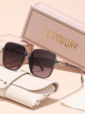 Verywork نظارات شمسية 1 قطعة مربعة الشكل بطراز كلاسيكي جديد على الطراز الجديد ذات جودة عالية من علامة تجارية فاخرة، تصميم أنيق للنساء للقيادة والتسوق والجولف والخارجية والسفر وحفلات الشاطئ في الصيف، إطار مربع كبير الحجم