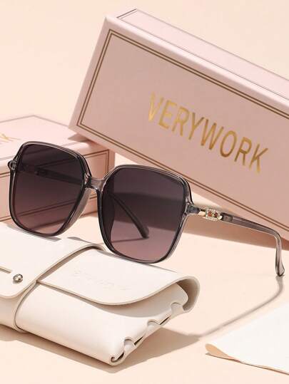 Verywork نظارات شمسية 1 قطعة مربعة الشكل بطراز كلاسيكي جديد على الطراز الجديد ذات جودة عالية من علامة تجارية فاخرة، تصميم أنيق للنساء للقيادة والتسوق والجولف والخارجية والسفر وحفلات الشاطئ في الصيف، إطار مربع كبير الحجم