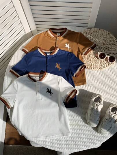 SHEIN 3 قطع قميص بولو للأولاد بنمط حواف اللون وخطوط الكتف ، مناسب للعطلات والخروجات والزي المدرسي