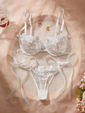 SHEIN مجموعة ملابس داخلية للنساء مطرزة بتفاصيل الفيونكة، قطعتان