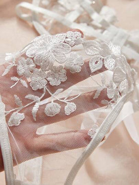SHEIN مجموعة ملابس داخلية للنساء مطرزة بتفاصيل الفيونكة، قطعتان