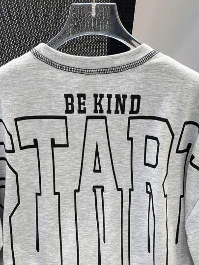 SHEIN تي شيرت تريكو فضفاض بياقة مستديرة "Coolkids" مطبوع عليه حرف ولصقات للأولاد في سن المراهقة