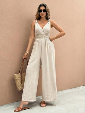 SHEIN Frenchy بدلة قطعة واحدة نسائية بفتحة على شكل حرف V في الرقبة بدون أكمام ذات ساق واسعة للعطلة