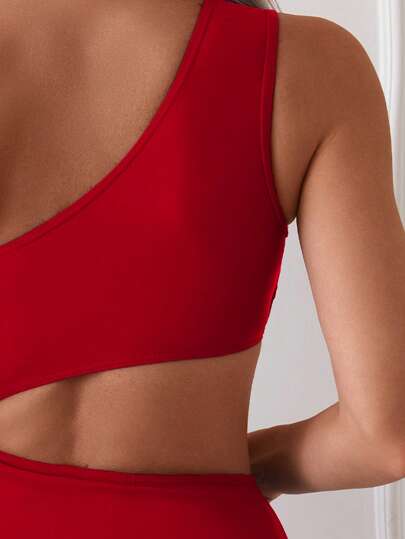 SHEIN Swim قطعة واحدة من ملابس السباحة للنساء بلون واحد مجوف وملتوي