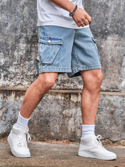 Manfinity Homme شورت جينز رجالي بجيوب كارجو بلون أزرق فاتح بطراز شارع عادي