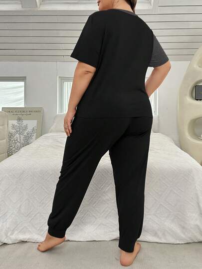SHEIN ملابس علوية قصيرة الأكمام مطبوعة بالحروف ذات لون متباين مع بنطال طويل، بيجاما كبيرة الحجم، طقم ملابس