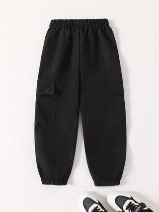 SHEIN Genkimix Kids بنطلون كارجو أولاد أنيق بجيوب ثلاثية الأبعاد مع شريط جانبي، أساور مطاطية، مناسب لعمر 4-7 سنوات، مناسب للربيع/الصيف/الخريف