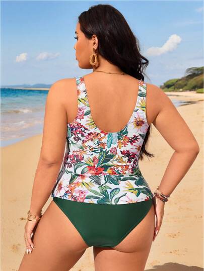 SHEIN Swim Lushore طقم ملابس سباحة تانكيني للمرأة ذات المقاس الكبير، مكون من قطعتين: ملابس علوية كشكش أمامي بطبعات نباتية وسفلي مثلث لون أساسي