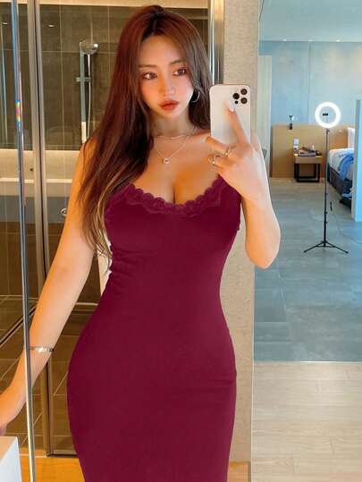 DAZY فستان كامي طويل ضيق جمالي بلون قماش مصنوع من دانتيل مع تباين الألوان للنساء