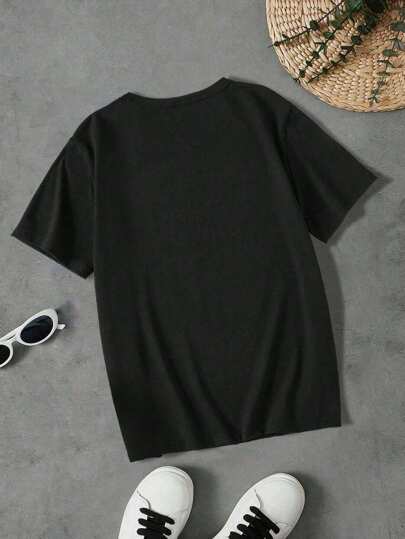 SHEIN تيشيرت قطني مطبوع بياقة دائرية واحدة للأولاد في مرحلة البلوغ