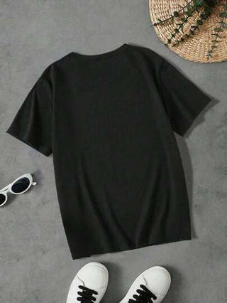 SHEIN تيشيرت قطني مطبوع بياقة دائرية واحدة للأولاد في مرحلة البلوغ