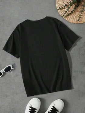 SHEIN تيشيرت قطني مطبوع بياقة دائرية واحدة للأولاد في مرحلة البلوغ