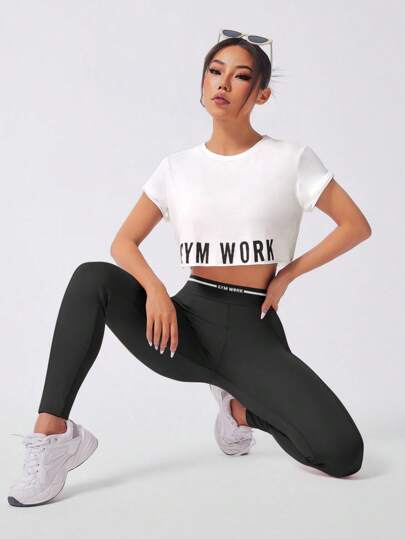 SHEIN Sport Studio مجموعة ملابس رياضية مريحة للسيدات، تي شيرت كم قصير مطبوع برسومات حروف وباليغينز