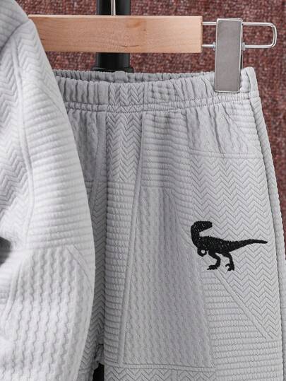 SHEIN Genkimix Kids جاكيت مطرز بديناصور مبطن حراري قبعة مع بنطلون رياضي بدون تي شيرت ولد طفل