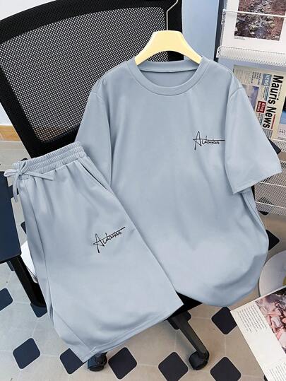 SHEIN طقم بلوزة كاجوال 2 قطعة بتصميم مطبوع بحروف للمراهقين والشباب والرجال، تي شيرت قصير الأكمام وسروال، بتصميم عصري هادئ للأوقات الحر
