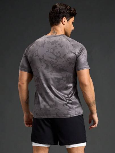 Manfinity Sport Polished تي شيرت رياضي كاجوال رجالي، بتصميم بسيط وعصري للارتداء اليومي