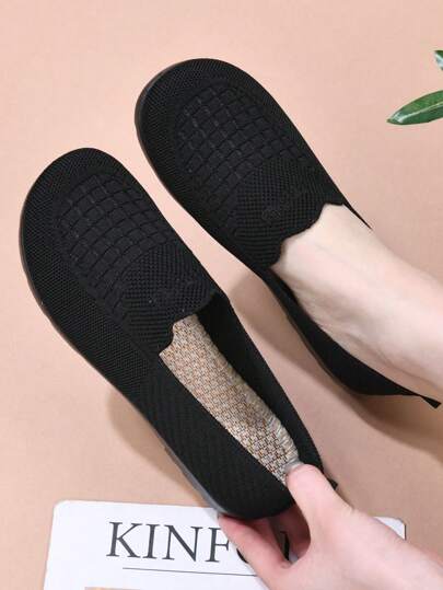 أحذية نسائية خفيفة الوزن للربيع/الخريف 2024، أحذية أمهات متوسطة العمر والكبار في السن ، أحذية مسطحة ذات نعل ناعم مضاد للانزلاق وقابل للتنفس ، أحذية موكاسين مريحة للجدات