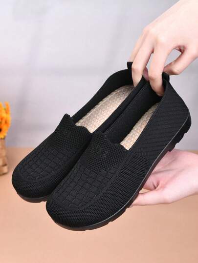 أحذية نسائية خفيفة الوزن للربيع/الخريف 2024، أحذية أمهات متوسطة العمر والكبار في السن ، أحذية مسطحة ذات نعل ناعم مضاد للانزلاق وقابل للتنفس ، أحذية موكاسين مريحة للجدات