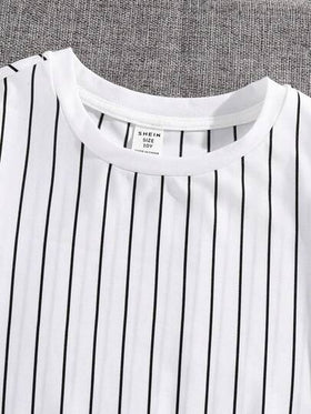 SHEIN مجموعة قميص وشورت مخطط بياقة طاقم للأولاد المراهقين، مناسبة للتنقل والمدرسة والارتداء اليومي العادي والرياضة في الربيع والصيف، قطعتان/مجموعة