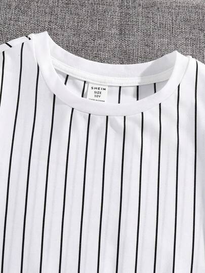 SHEIN مجموعة قميص وشورت مخطط بياقة طاقم للأولاد المراهقين، مناسبة للتنقل والمدرسة والارتداء اليومي العادي والرياضة في الربيع والصيف، قطعتان/مجموعة