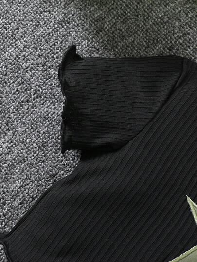 مجموعتان ملابس رياضية كاجوال للفتيات: تي شيرت أسود قصير كروهات الأكمام والياقة مطرزة بنجوم مع بنطال زيتوني ذو جيوب مطبوع عليه علامات