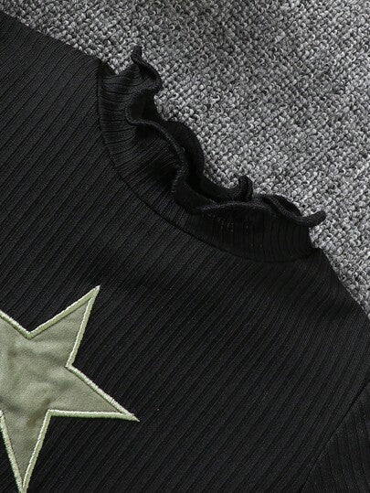 مجموعتان ملابس رياضية كاجوال للفتيات: تي شيرت أسود قصير كروهات الأكمام والياقة مطرزة بنجوم مع بنطال زيتوني ذو جيوب مطبوع عليه علامات