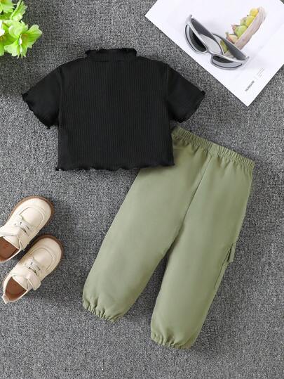 مجموعتان ملابس رياضية كاجوال للفتيات: تي شيرت أسود قصير كروهات الأكمام والياقة مطرزة بنجوم مع بنطال زيتوني ذو جيوب مطبوع عليه علامات