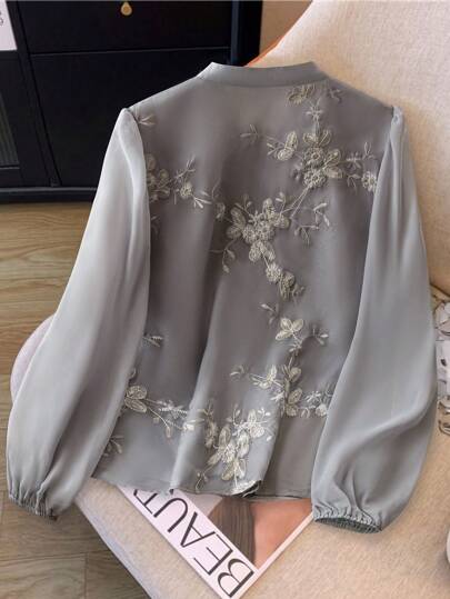 SHEIN Clasi بلوزة أنيقة ذات أكمام طويلة مطرزة بالزهور مع طوق مرفوع وأزرار، قميص نسائي