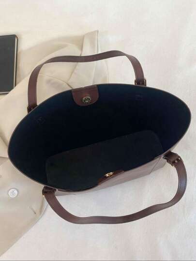 حقيبة يد أنيقة بسيطة عتيقة للسيدات ، حقيبة كتف ذات سعة كبيرة وأسلوب جديد لعام 2024
