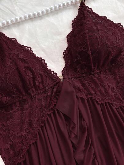 قميص نوم نسائي بتصميم رقبة على شكل حرف V مع سراويل داخلية مطابقة من الدانتيل، التصميم الأنيق للرقبة يبرز الأناقة، والنقشة الدقيقة للدانتيل تضفي أنوثة ناعمة، وحافة مكسرة وبوسط مثير، هدية مثالية لها في عيد الميلاد أو عيد الحب